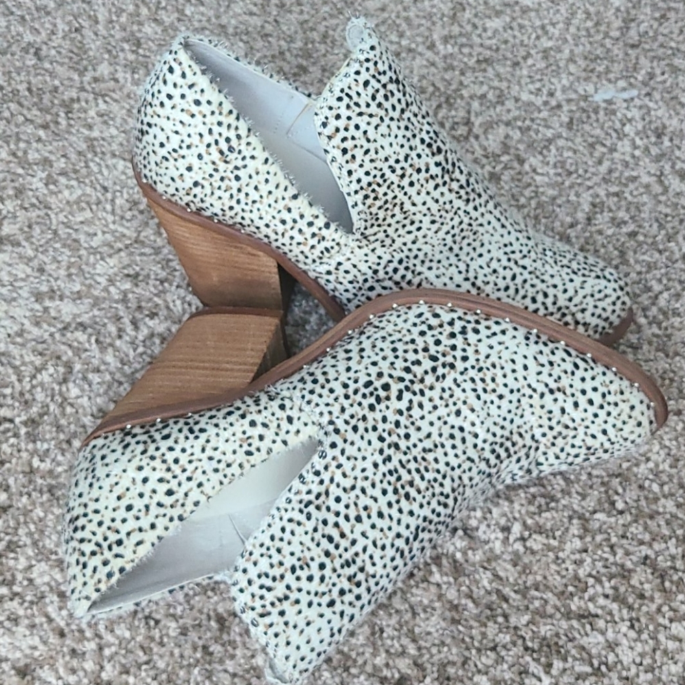 Very G Deavan Booties- Beige - 10US